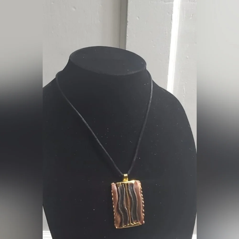 Natural Stone Pendant Necklace. 🌴